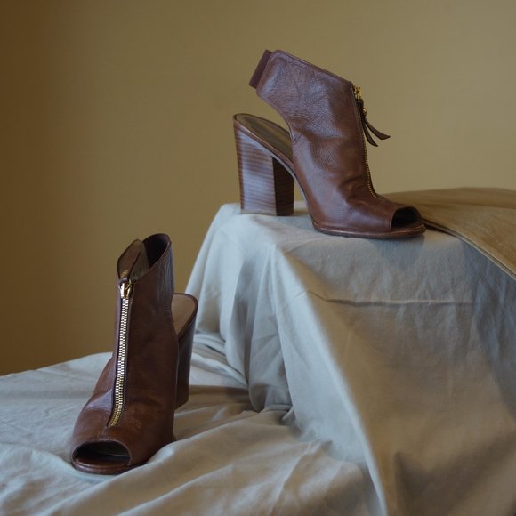 Brown shooties with sandle toe and zipper. - Picture 1 of 6
